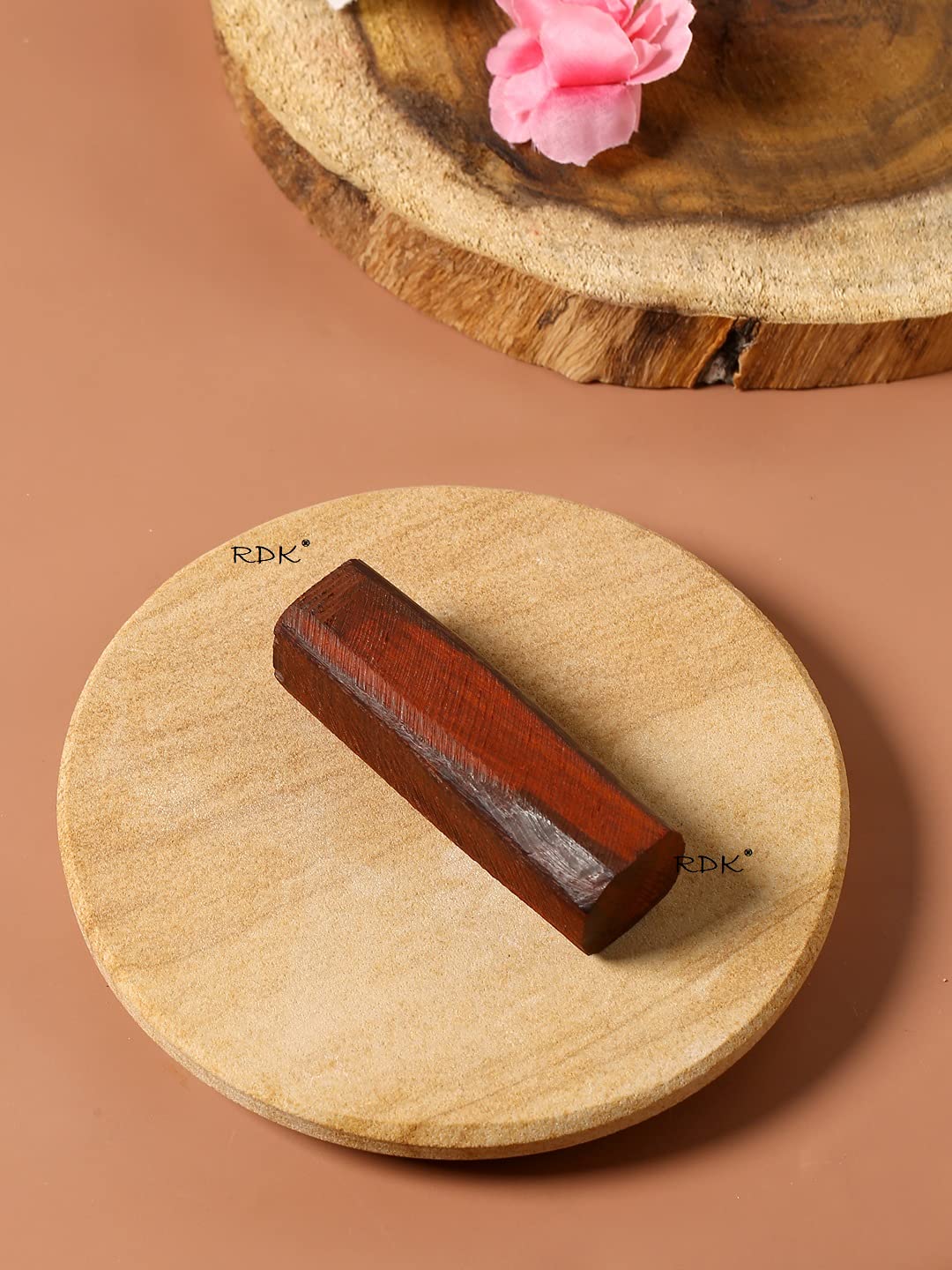 Jaisakshi Natural Malayagiri Sandalwood (Chandan) Pata Board with Red and White Sandalwood Stick Chandan Stick for Puja, Tilak, Face (1 Board with 2 Sticks) Size 5-inches